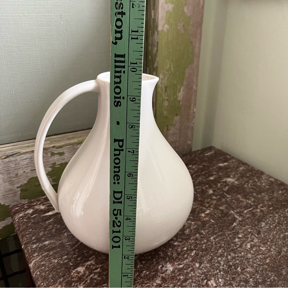 Banana Republic vintage pitcher. White, used for display only. Perfect condition - Picture 3 of 6